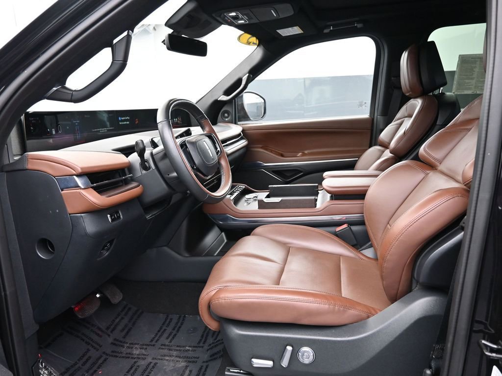 Used 2025 Lincoln Navigator Reserve image 16
