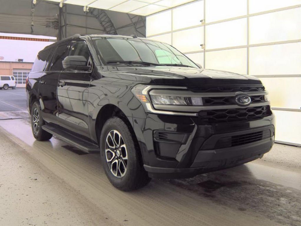 Used 2024 Ford Expedition Max XLT image 4