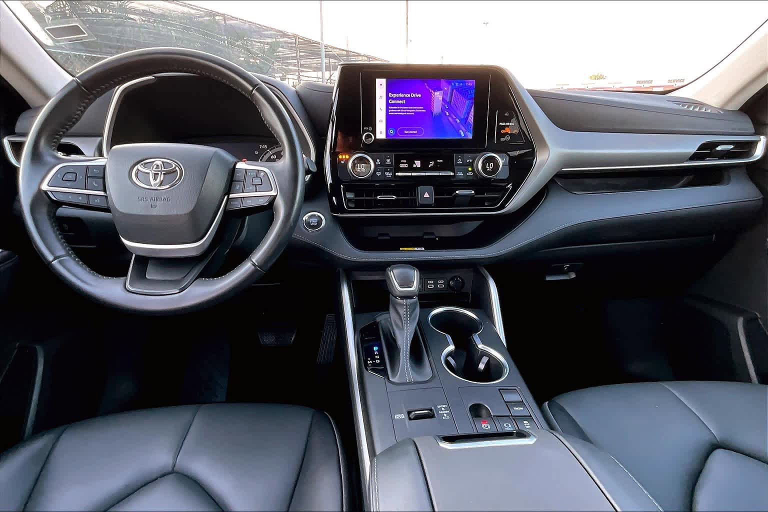 Used 2023 Toyota Highlander XLE FWD image 16
