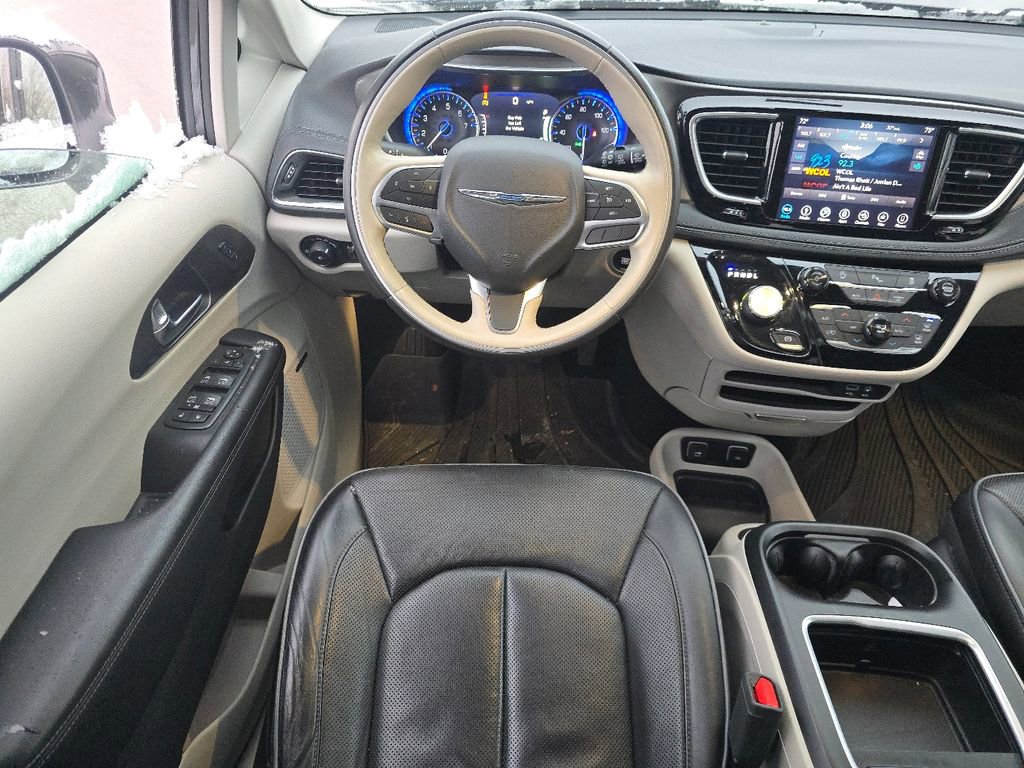 Used 2019 Chrysler Pacifica Limited w/ Tire & Wheel Group image 22