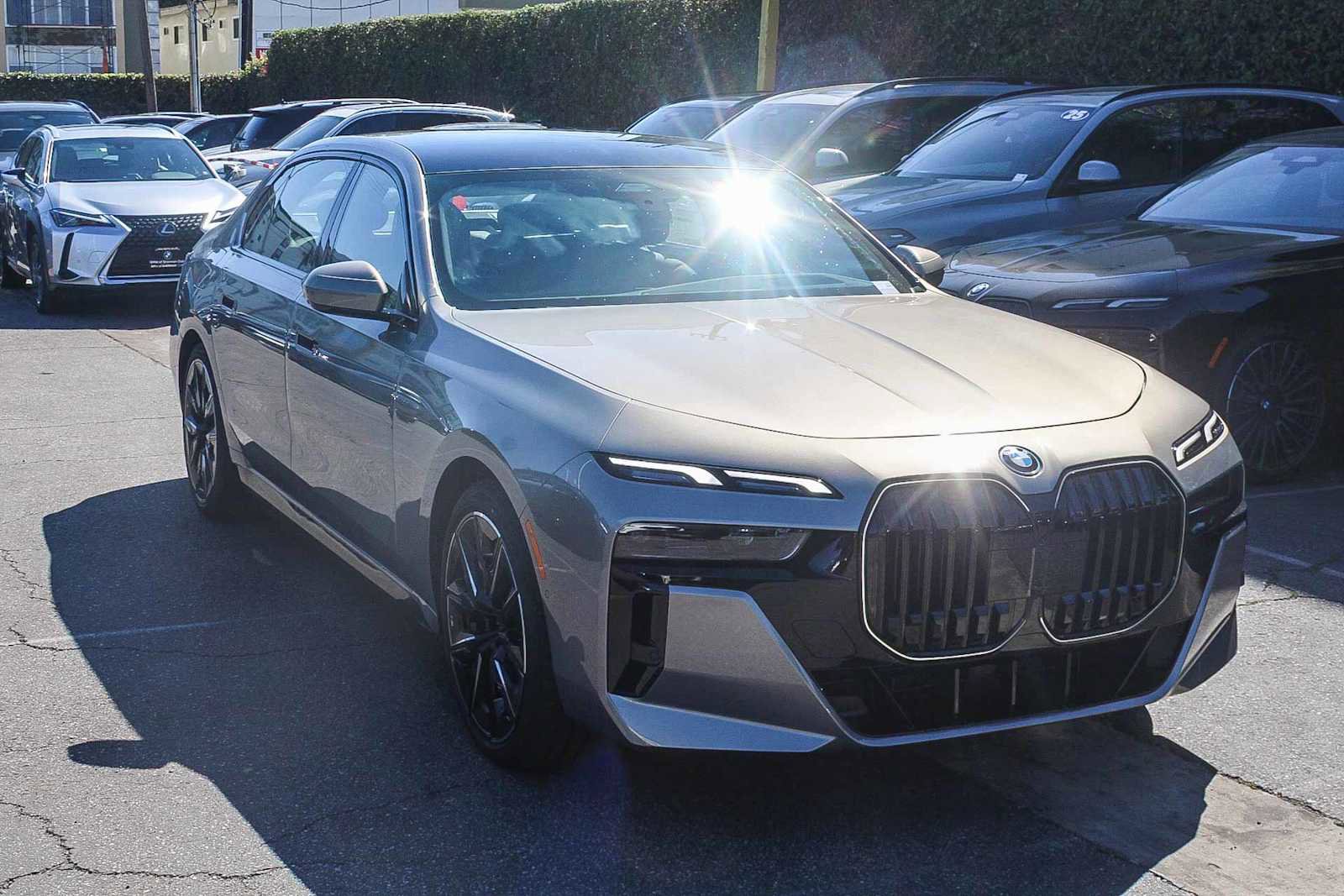 New 2026 BMW 750e xDrive w/ Premium Package image 5