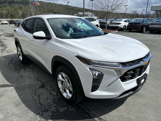 Used 2024 Chevrolet Trax LS w/ LS Convenience Package image 7