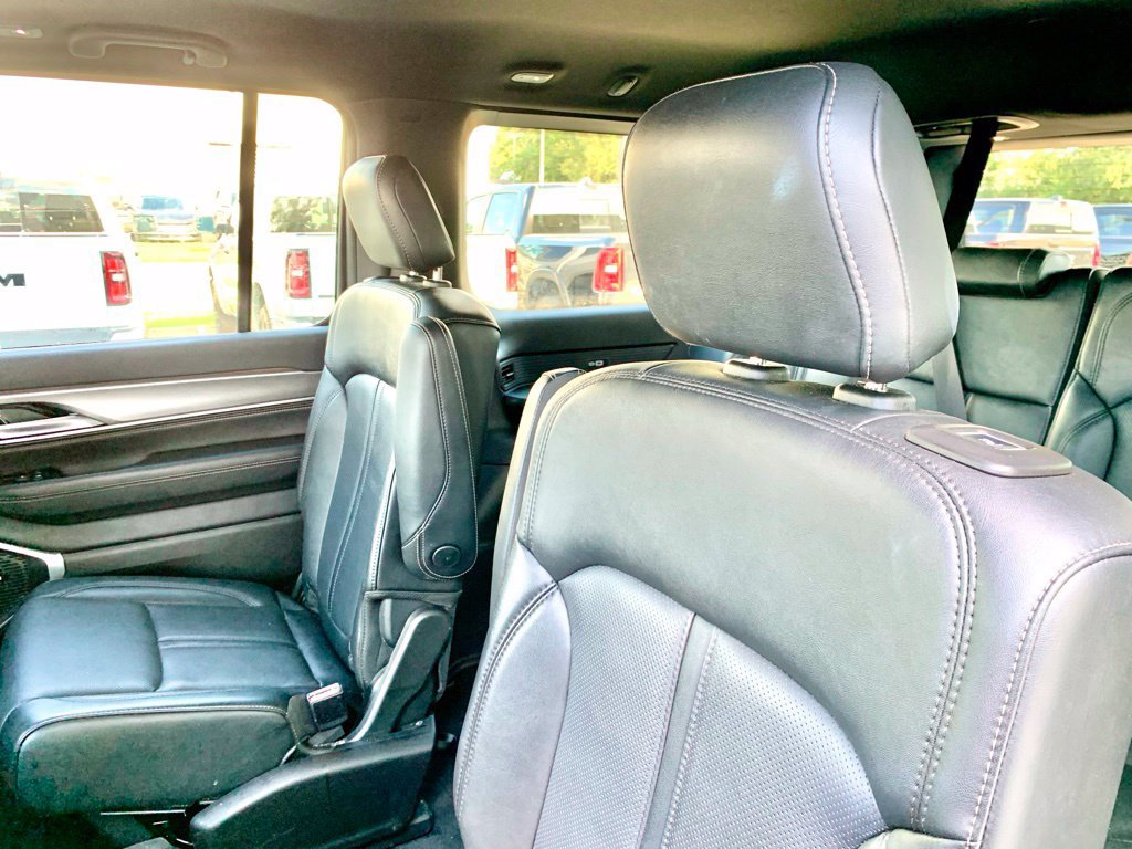 Used 2025 Jeep Wagoneer Series II AWD/4WD image 14