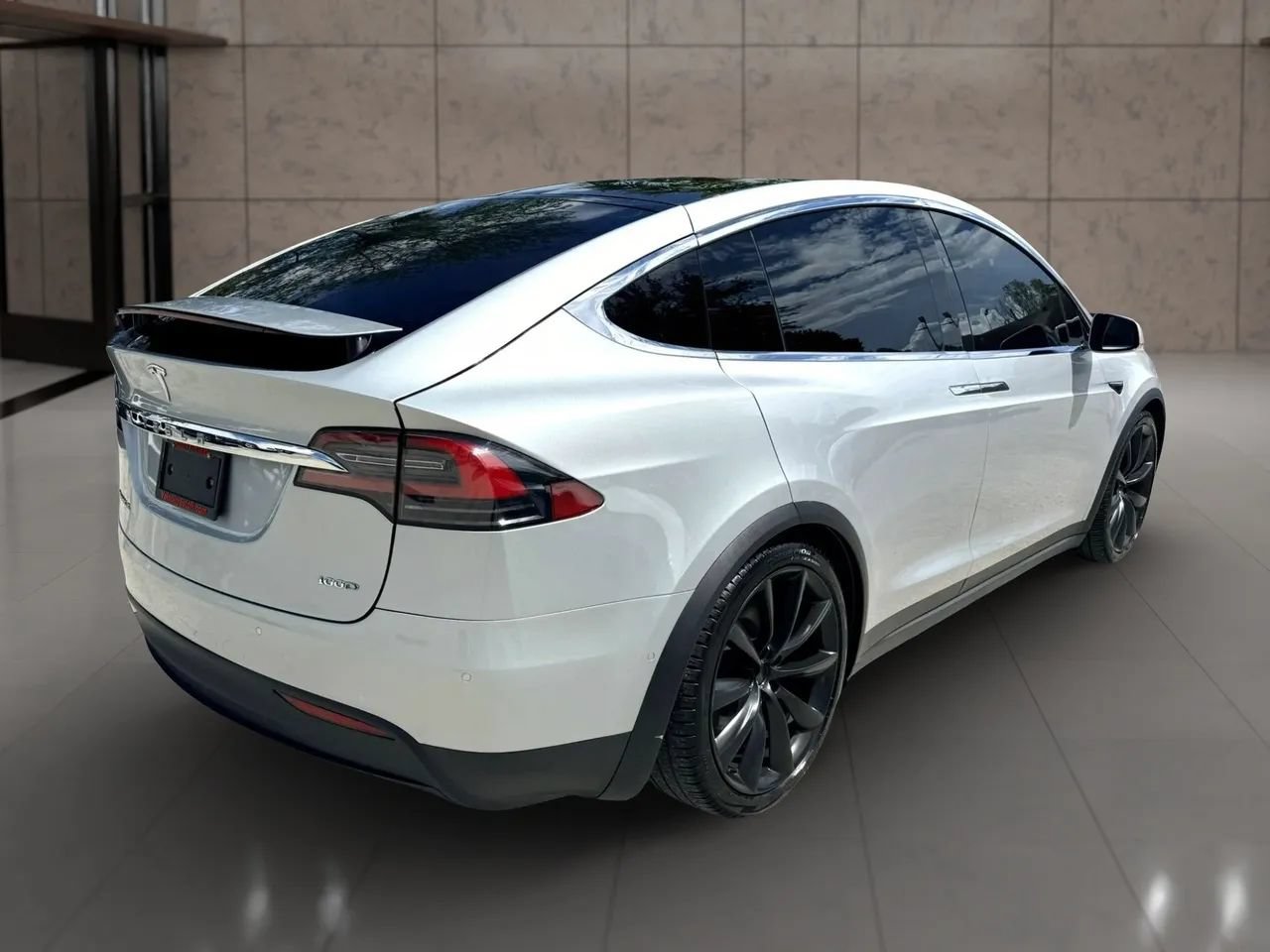 Used 2018 Tesla Model X 100D AWD/4WD image 3