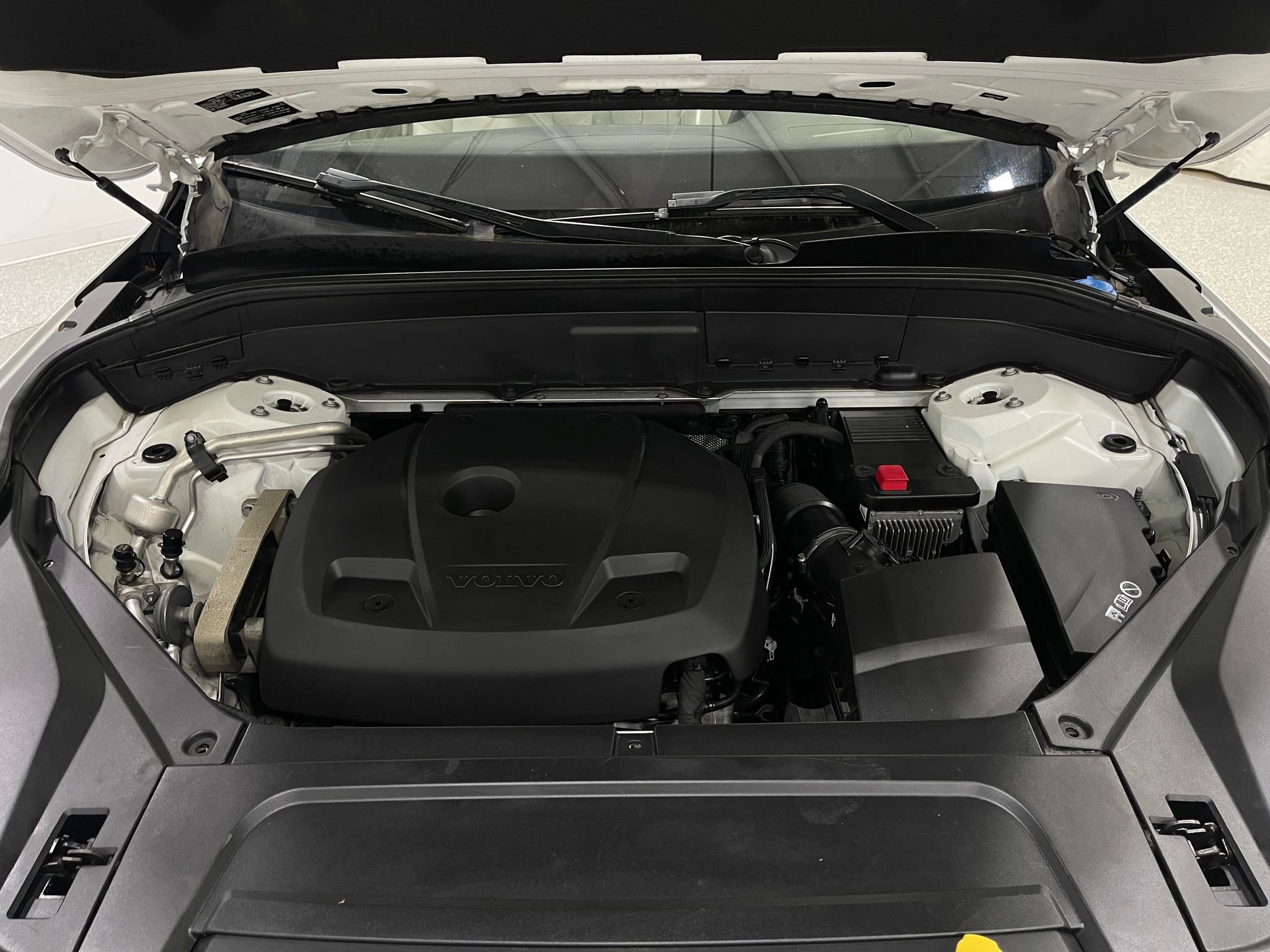 Used 2018 Volvo XC90 T5 Momentum w/ Convenience Package FWD image 27