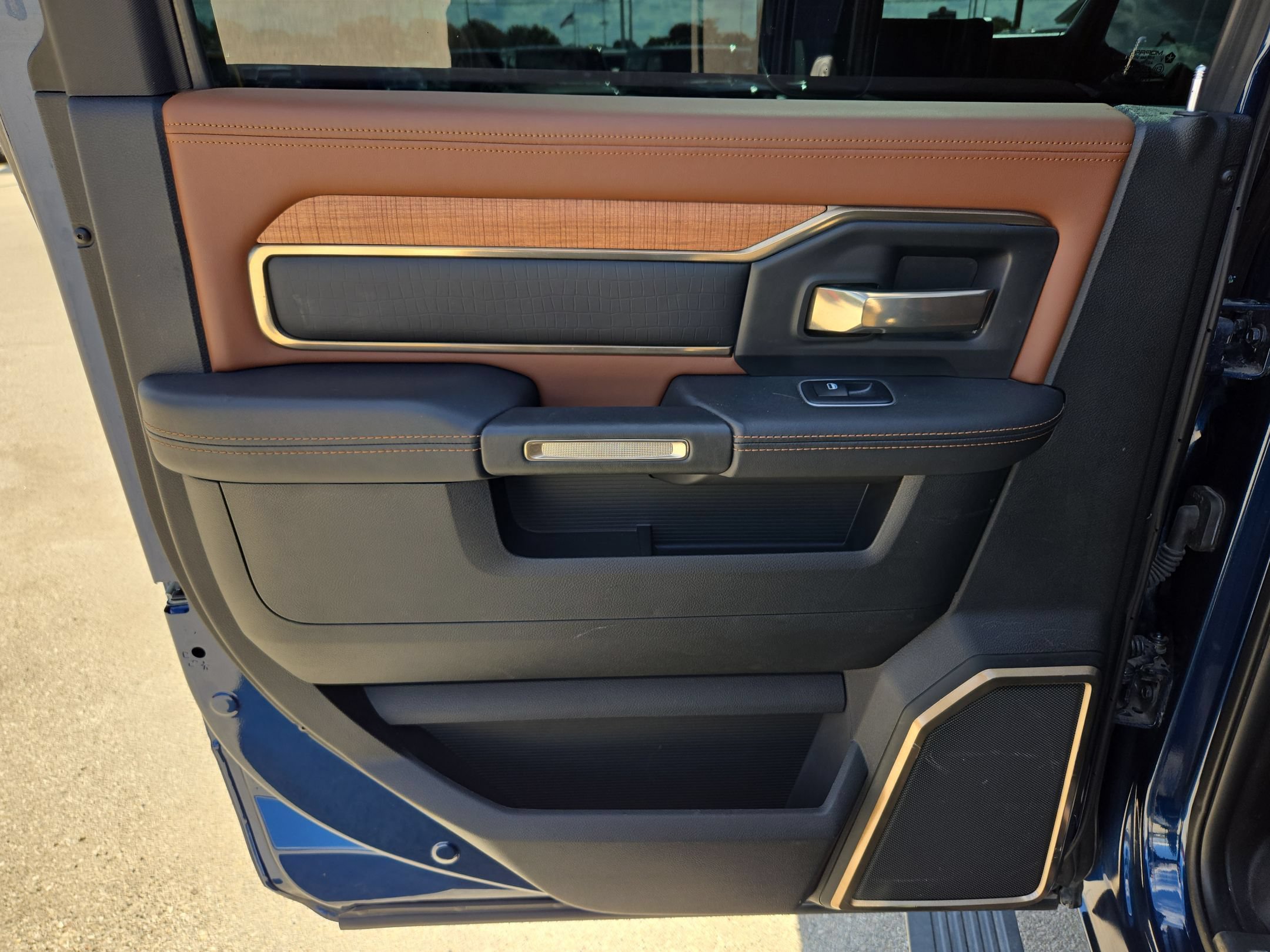 Used 2022 RAM 2500 Limited AWD/4WD image 14