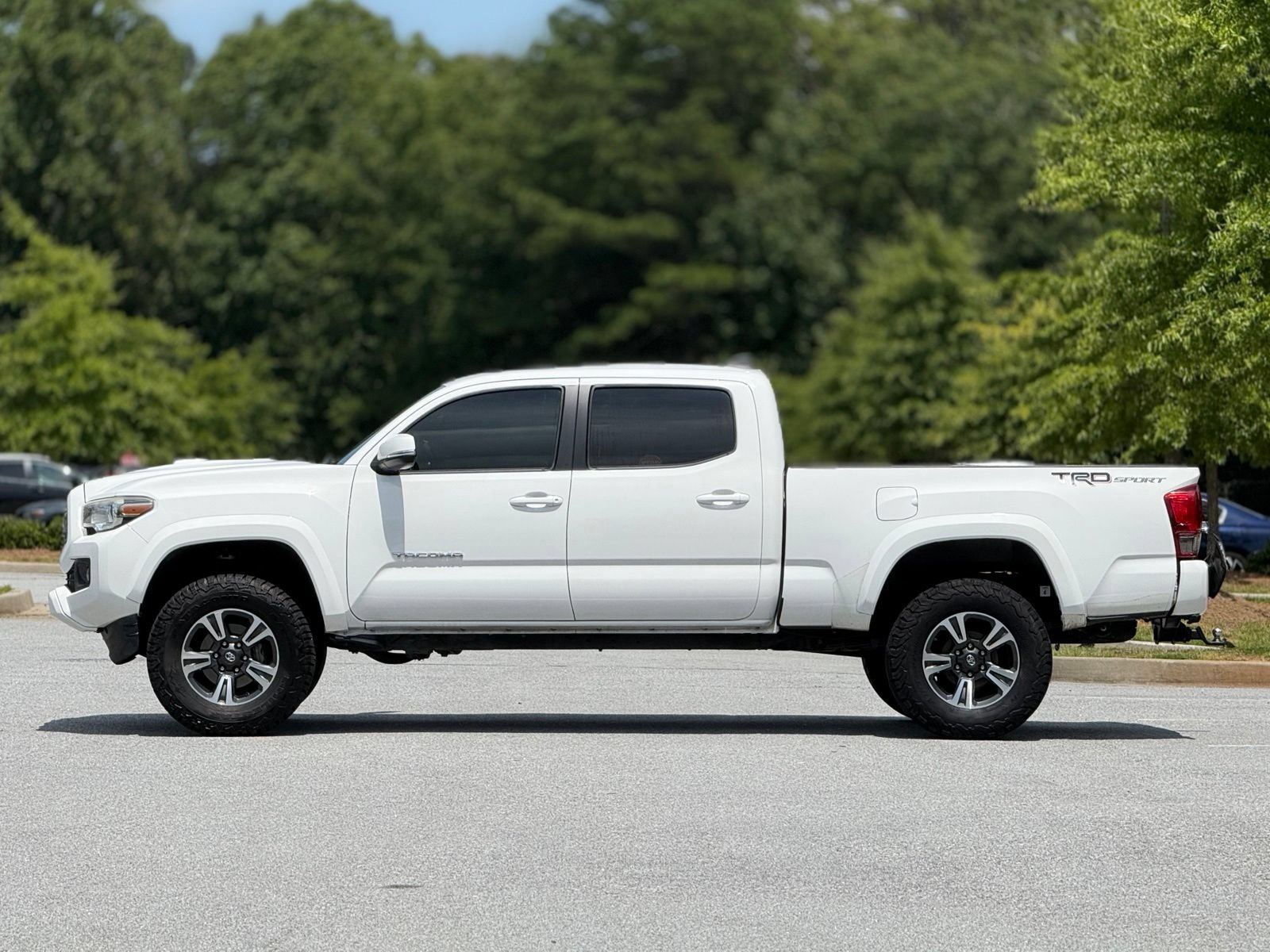Used 2017 Toyota Tacoma TRD Sport w/ Premium & Technology Package RWD image 9