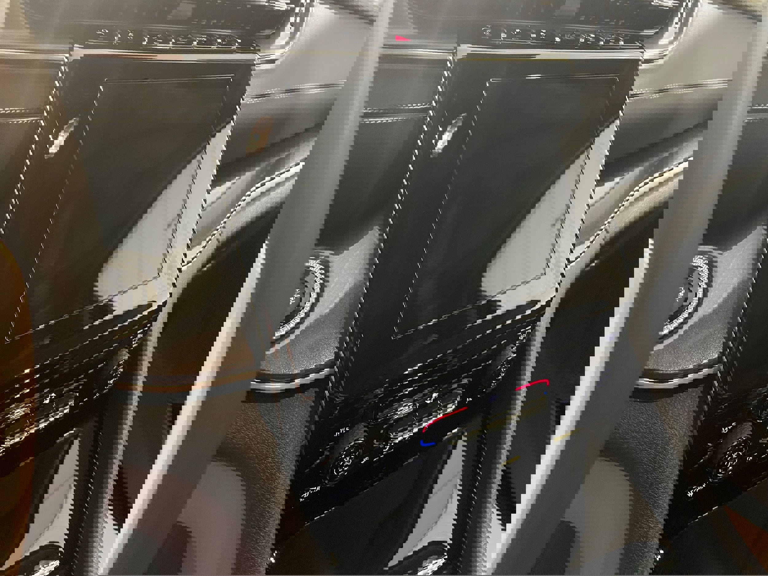 Used 2023 Jeep Grand Cherokee L Laredo image 15