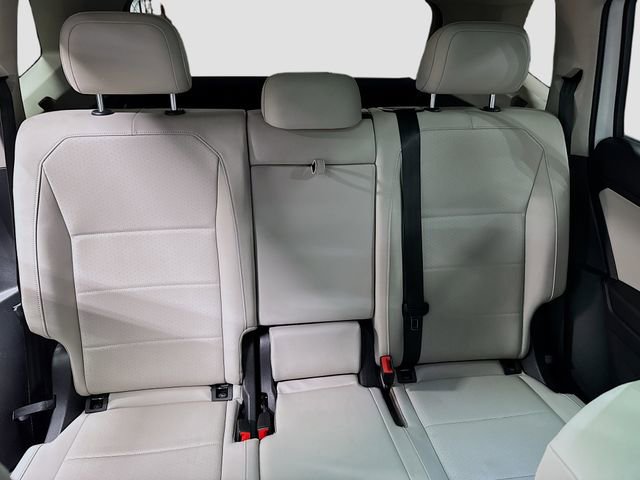 Used 2021 Volkswagen Tiguan SE w/ Panoramic Sunroof Package image 28