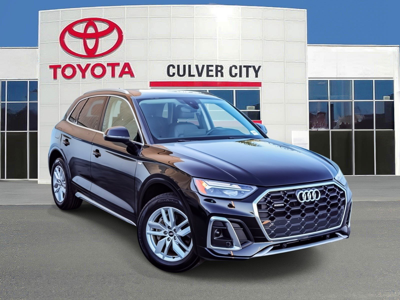 Used 2022 Audi Q5 2.0T Premium w/ Convenience Package