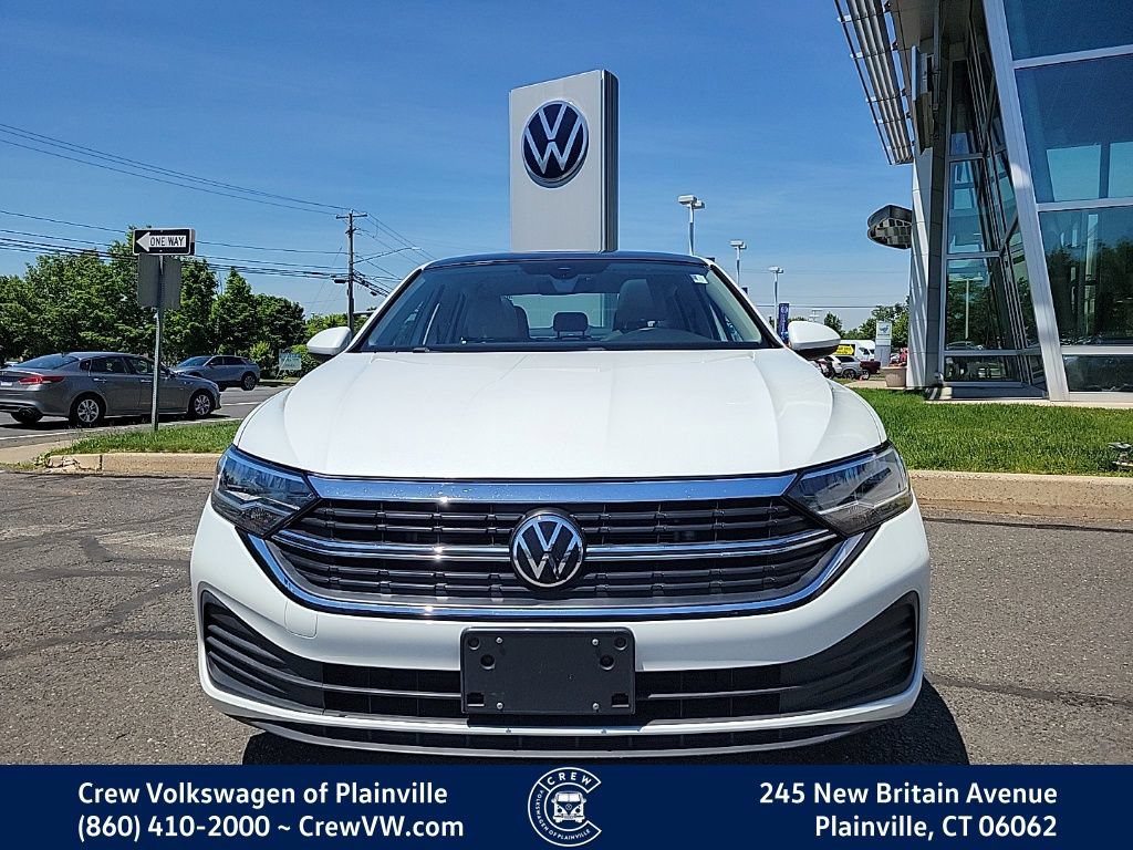 Certified 2024 Volkswagen Jetta SE w/ Panoramic Sunroof Package FWD image 24