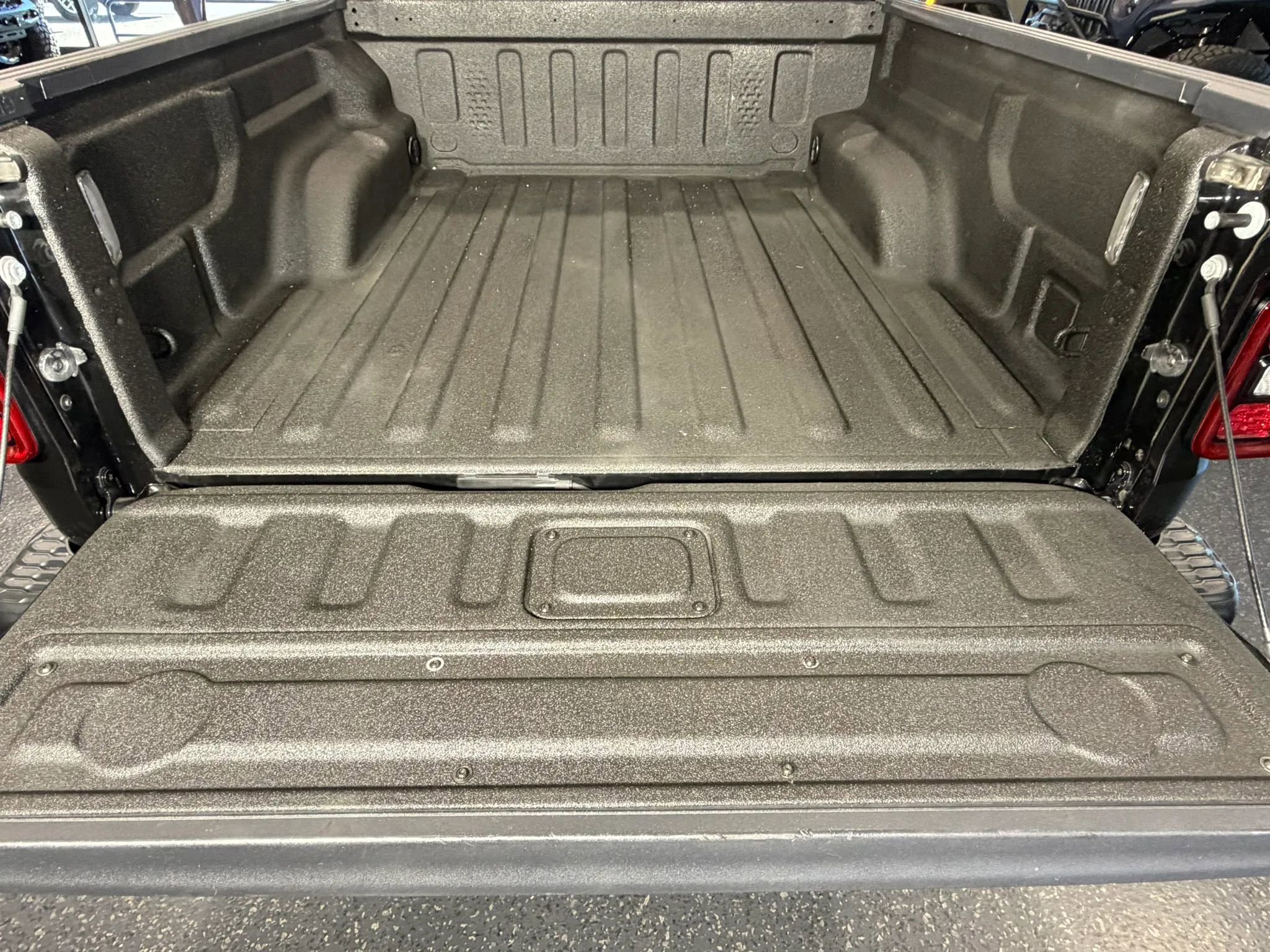 Used 2024 Jeep Gladiator Mojave AWD/4WD image 14