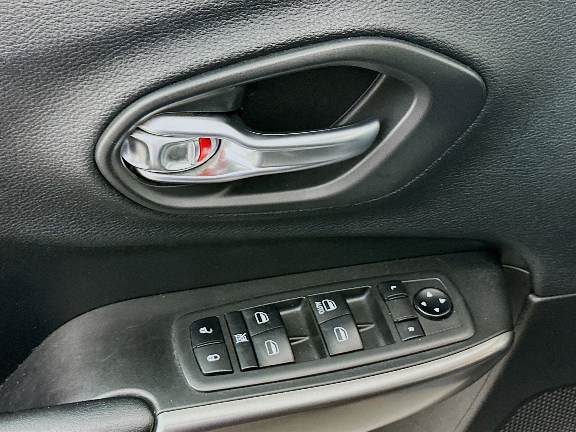 Used 2020 Jeep Cherokee Latitude w/ Cold Weather Group image 15