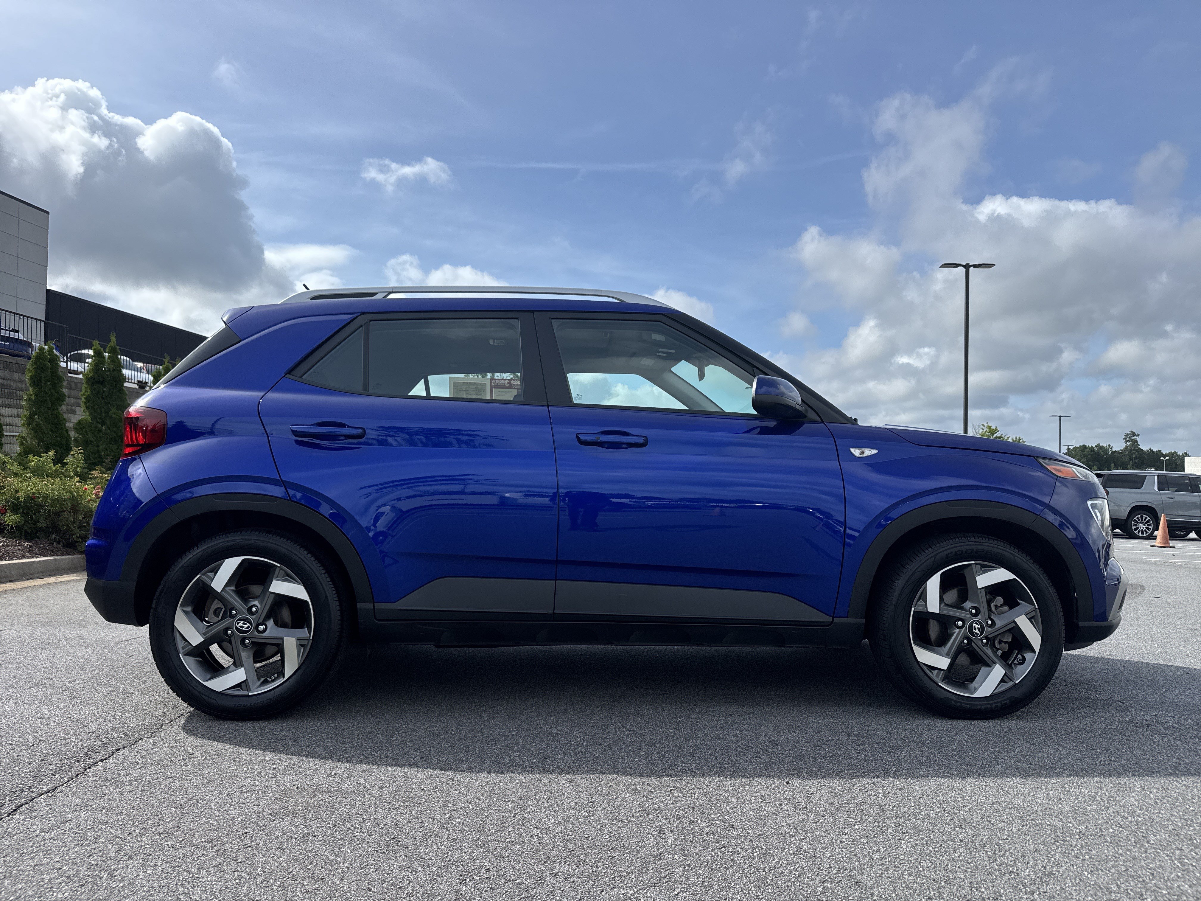 Used 2024 Hyundai Venue SEL FWD image 11