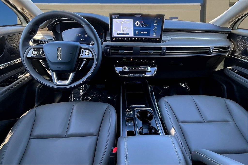 Used 2025 Lincoln Corsair Premiere image 9