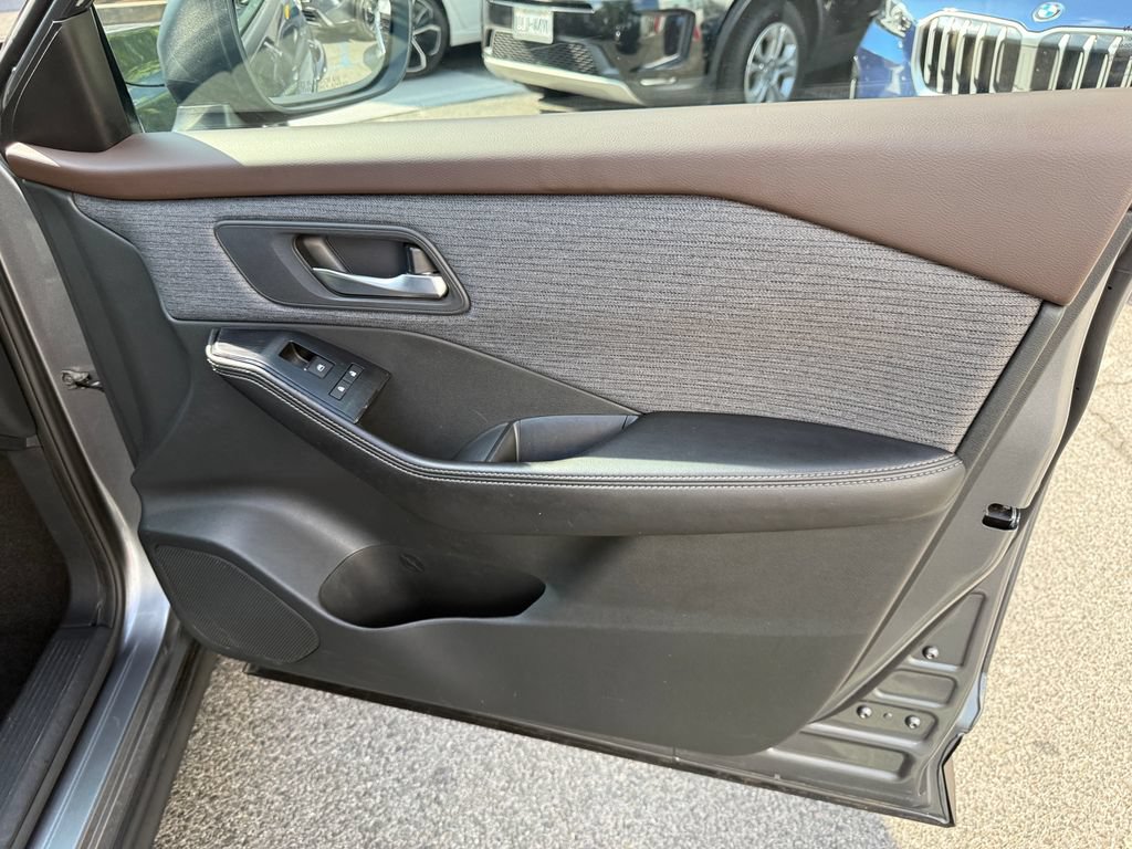 Used 2021 Nissan Rogue SV AWD/4WD image 28