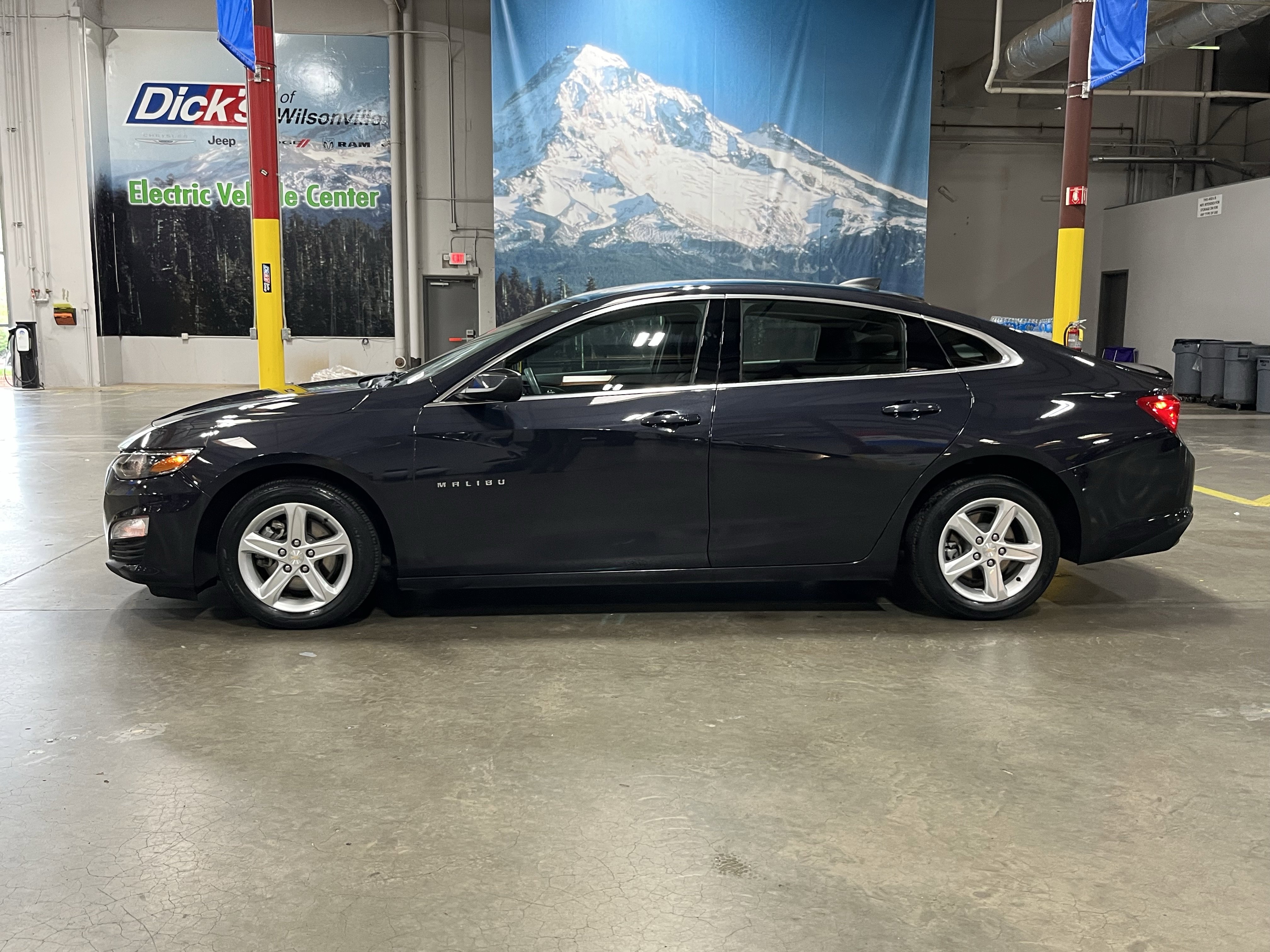 Used 2023 Chevrolet Malibu LS w/ Driver Confidence Package image 2