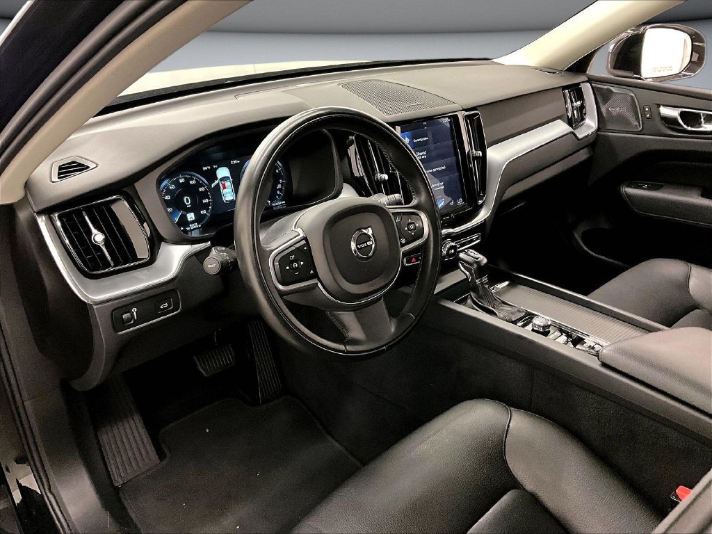 Used 2019 Volvo XC60 T6 Momentum w/ Multimedia Package AWD/4WD image 17
