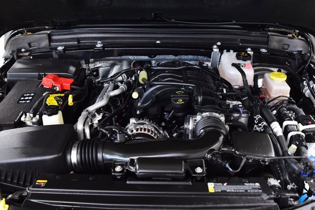 Used 2025 Jeep Wrangler Unlimited Rubicon w/ Technology Group image 31