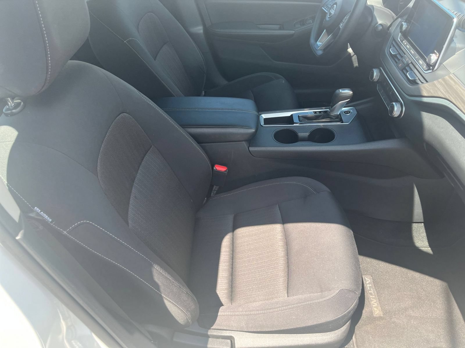 Used 2025 Nissan Altima 2.5 SV FWD image 36