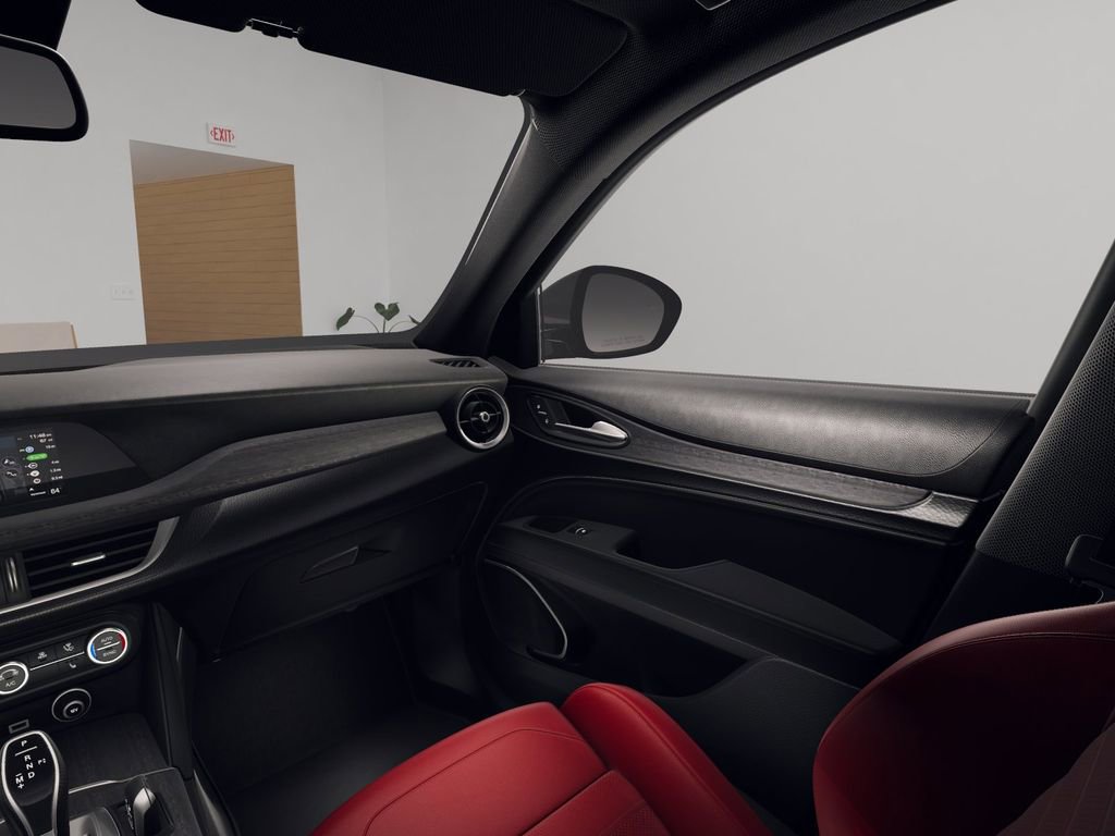 New 2026 Alfa Romeo Stelvio Sprint w/ Convenience Package image 7