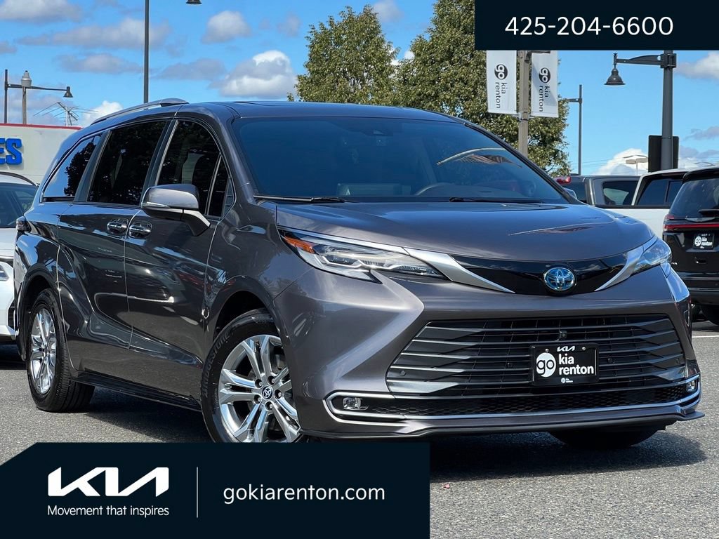 Used 2022 Toyota Sienna Platinum AWD/4WD image 1