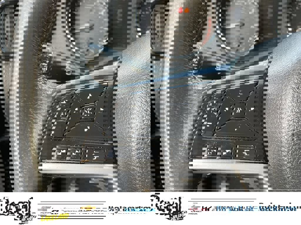 Used 2017 Nissan Rogue SV image 26