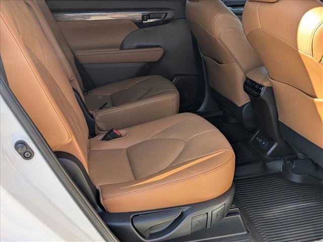 Used 2021 Toyota Highlander Platinum image 21