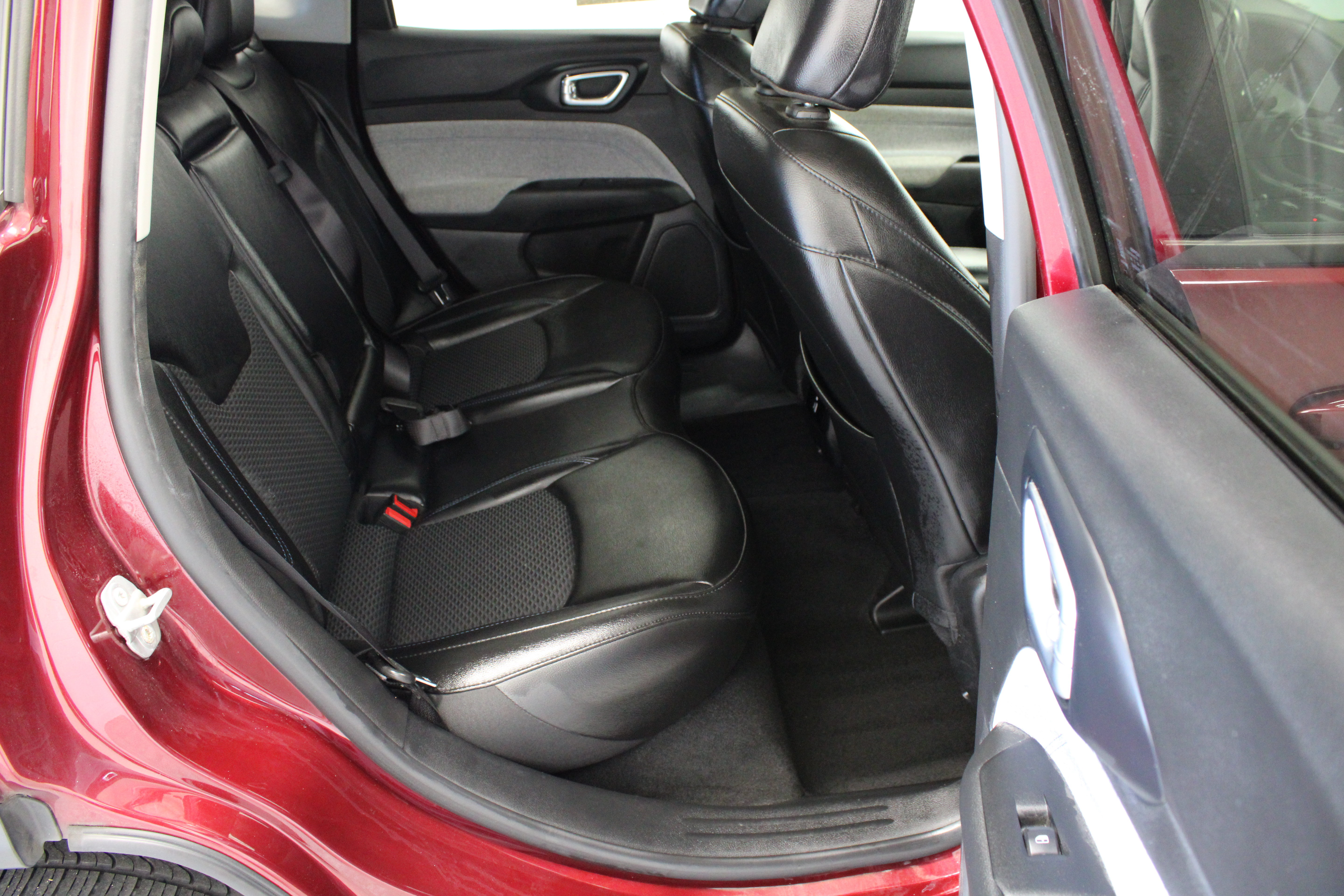 Used 2022 Jeep Compass Latitude w/ Convenience Group AWD/4WD image 34
