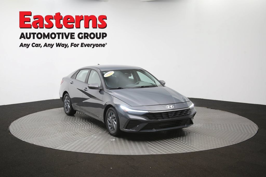 Used 2024 Hyundai Elantra SEL FWD image 48