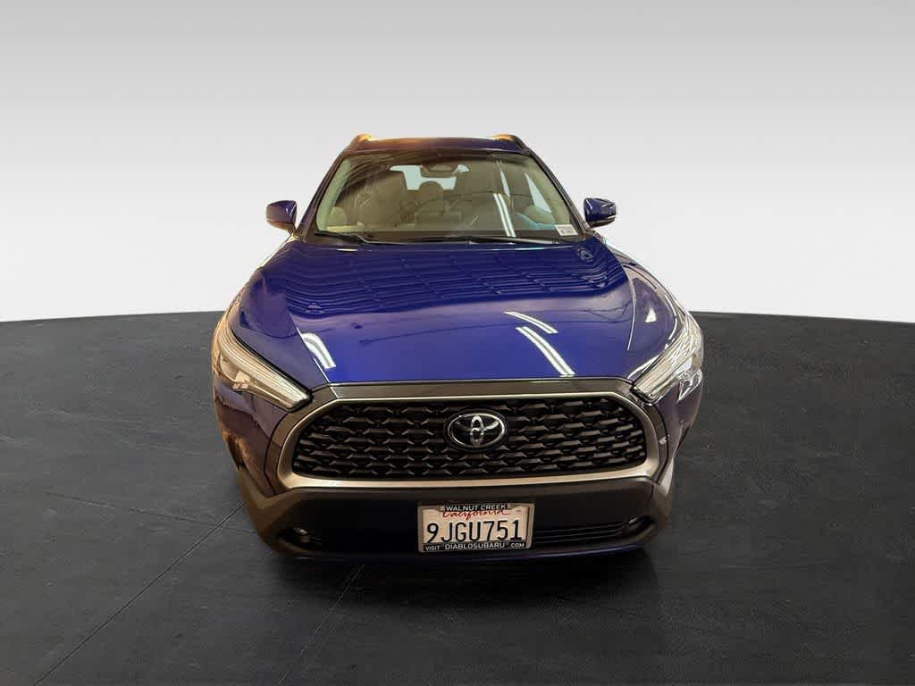 Used 2023 Toyota Corolla Cross XLE w/ Convenience Package FWD image 6