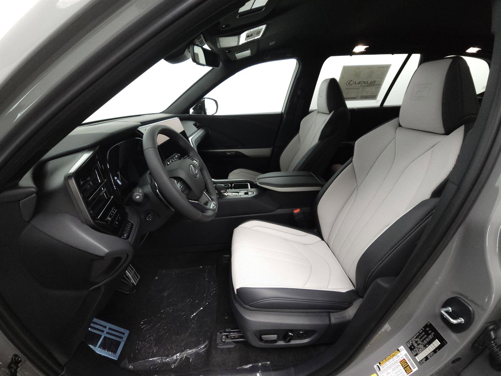 New 2026 Lexus TX 500h AWD image 4