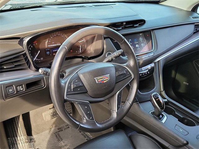 Used 2017 Cadillac XT5 Luxury w/ Driver Awareness Package image 9