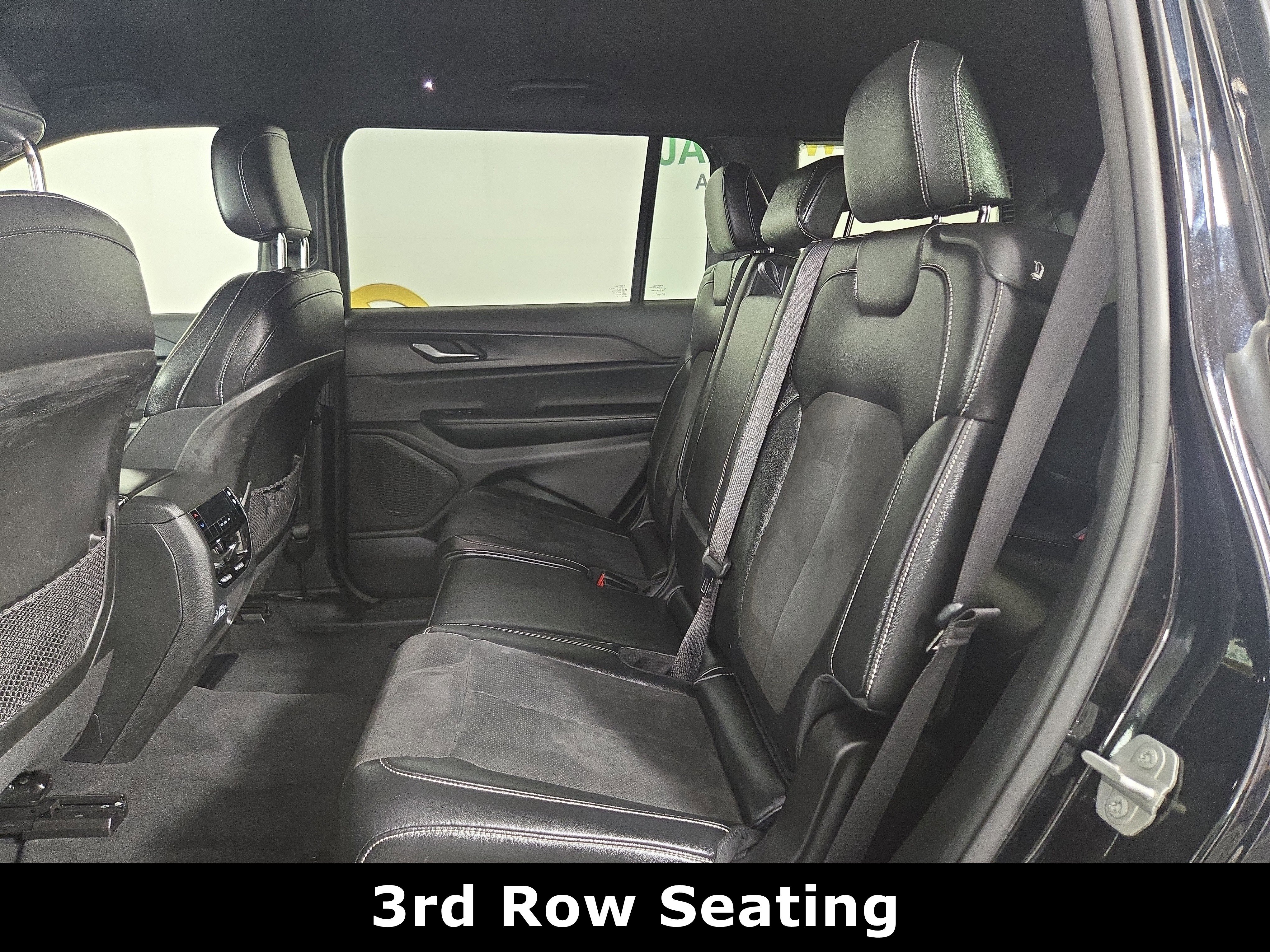 Used 2024 Jeep Grand Cherokee L Laredo image 12