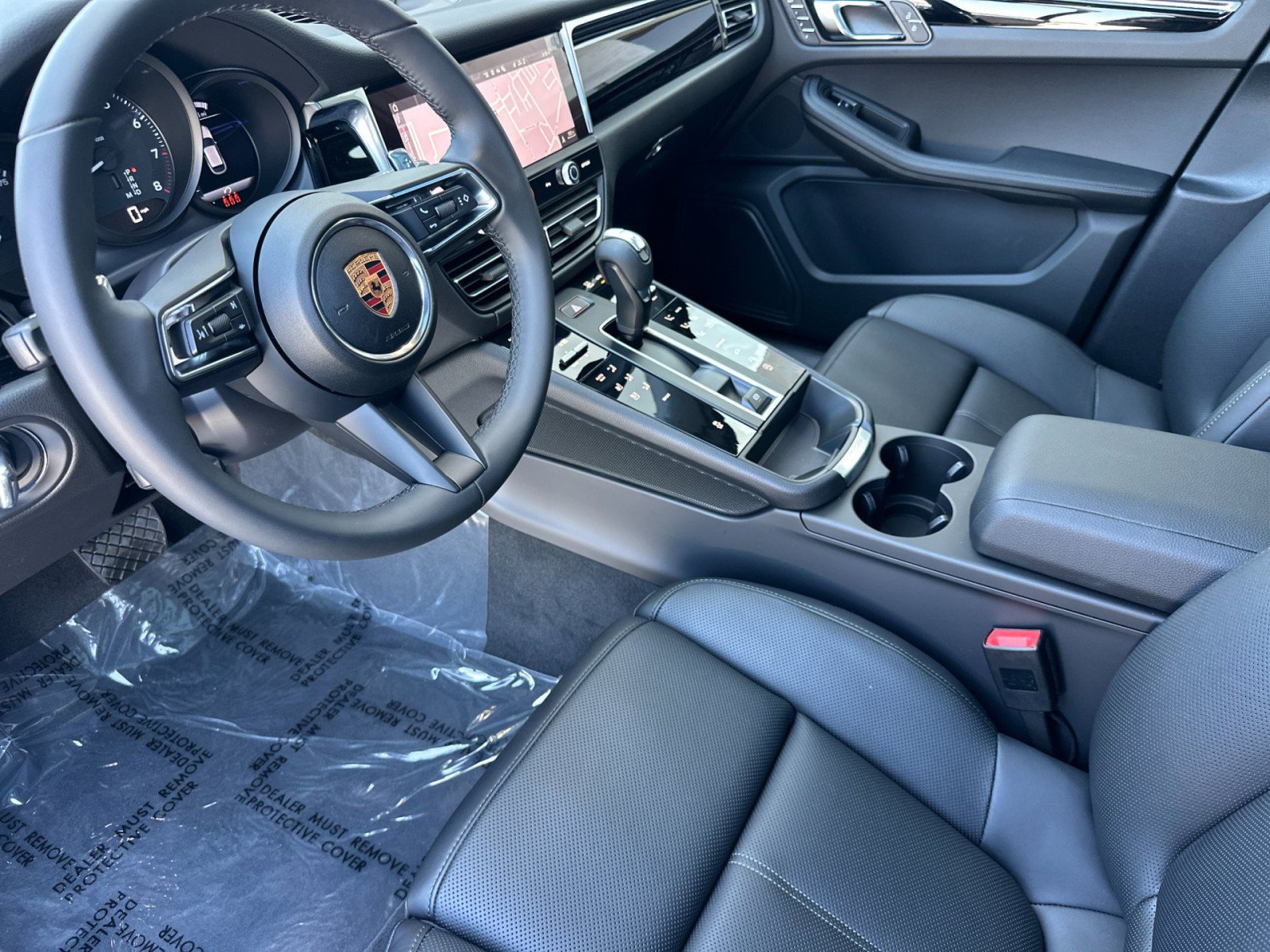 New 2026 Porsche Macan AWD/4WD image 4