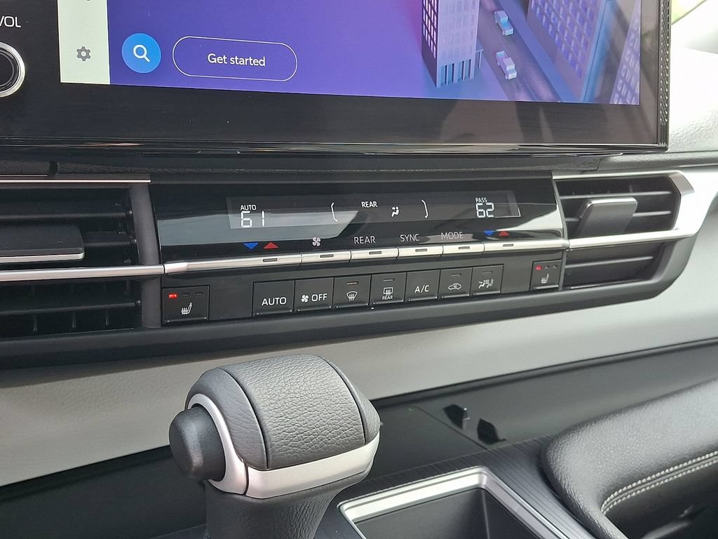 Used 2026 Toyota Sienna XLE FWD image 19