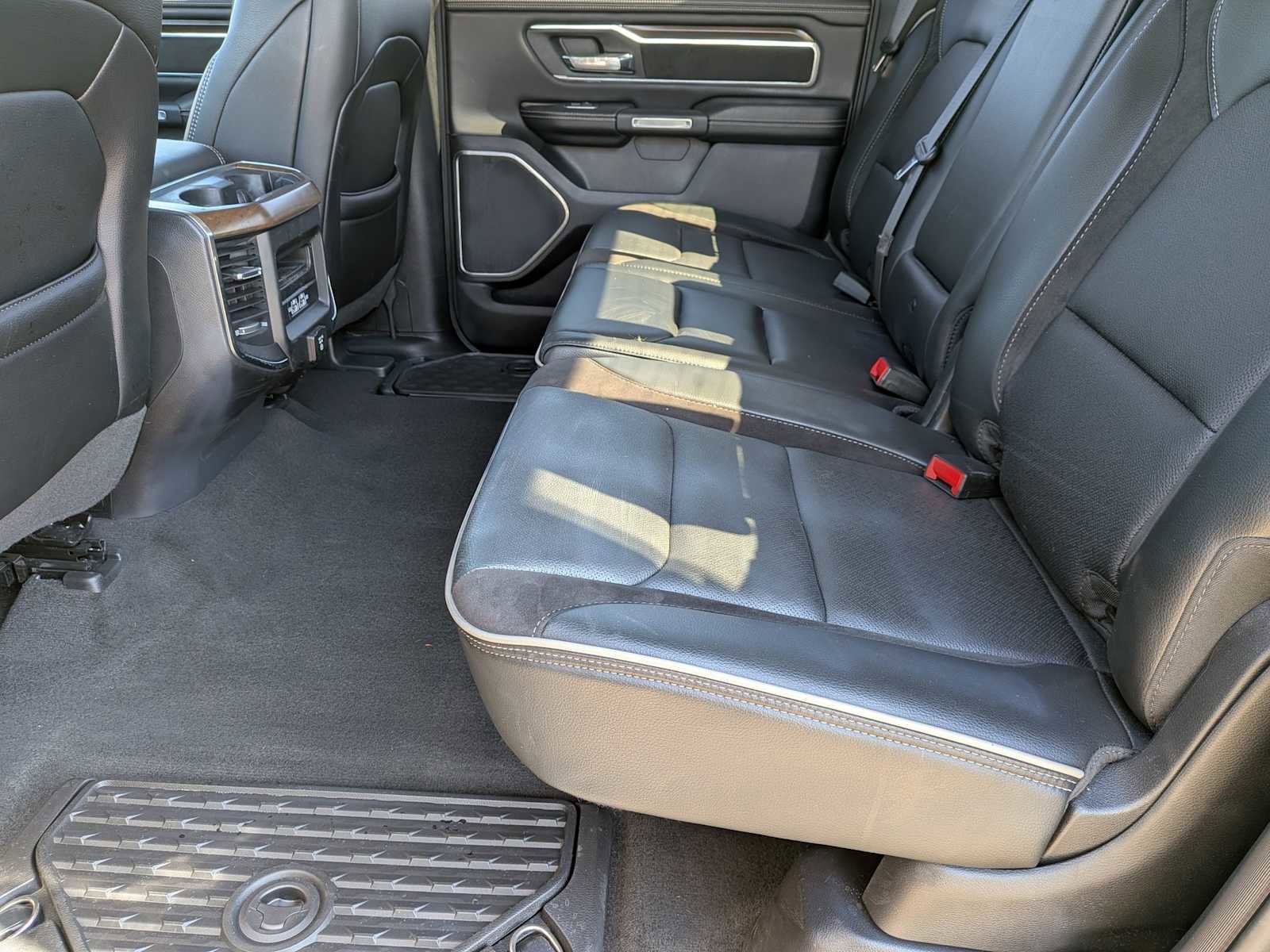 Used 2022 RAM 1500 Laramie AWD/4WD image 17