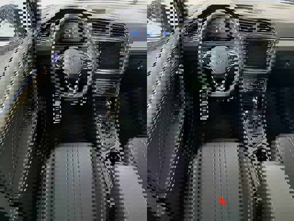 Used 2024 Volkswagen Tiguan SE R-Line image 10