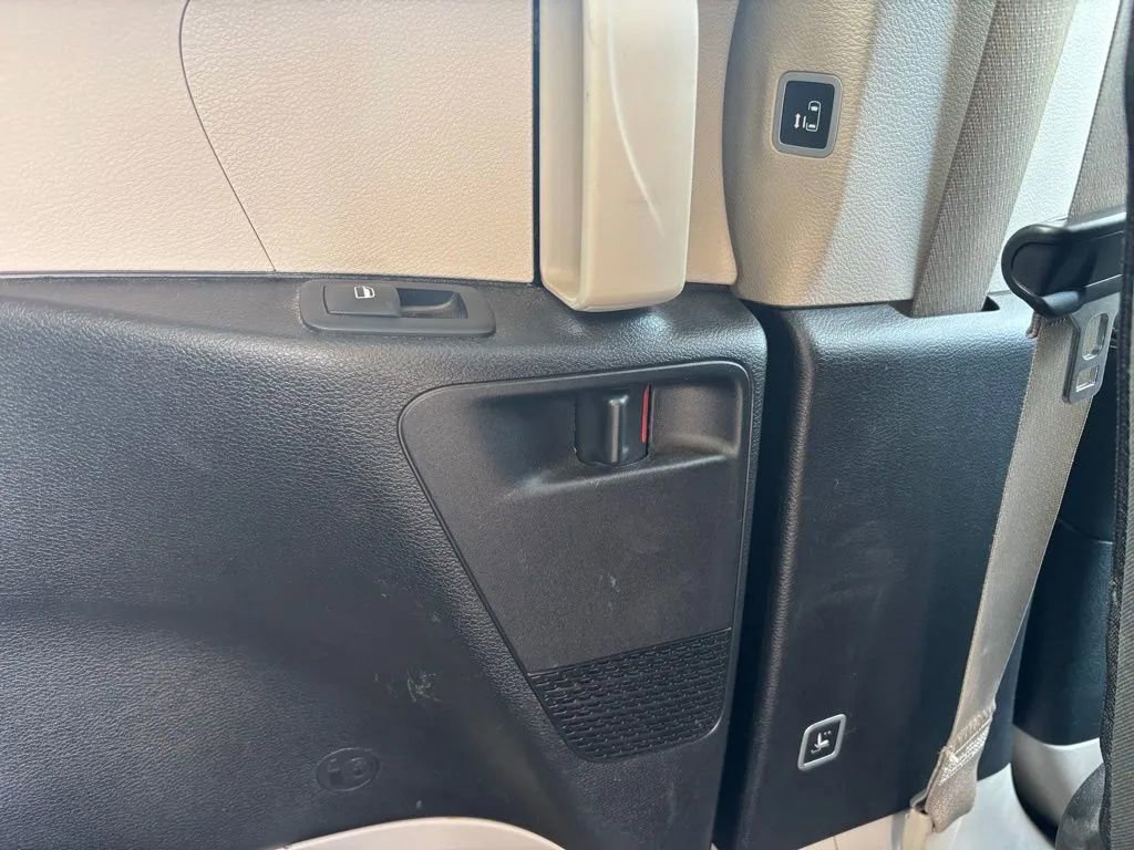 Used 2017 Chrysler Pacifica Touring w/ Tire & Wheel Group FWD image 28