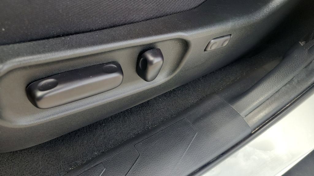 Used 2022 Toyota Tacoma TRD Sport w/ Technology Package image 27