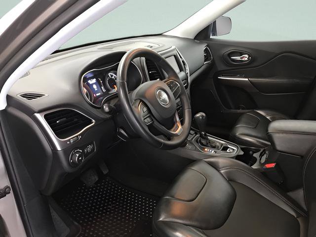 Used 2019 Jeep Cherokee Latitude Plus w/ Cold Weather Group AWD/4WD image 10
