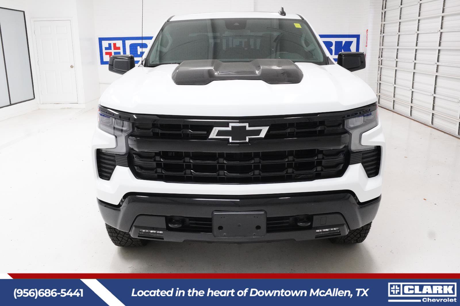 Used 2025 Chevrolet Silverado 1500 LT Trail Boss w/ Convenience Package II AWD/4WD image 2