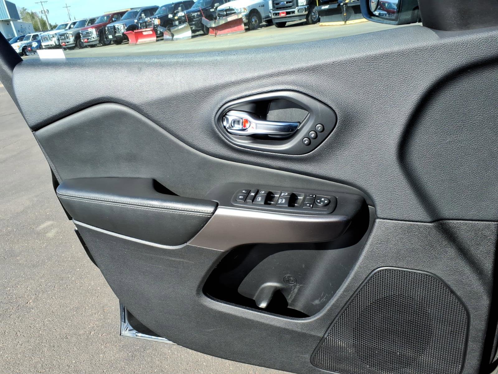 Used 2019 Jeep Cherokee Limited w/ Trailer Tow Group image 11