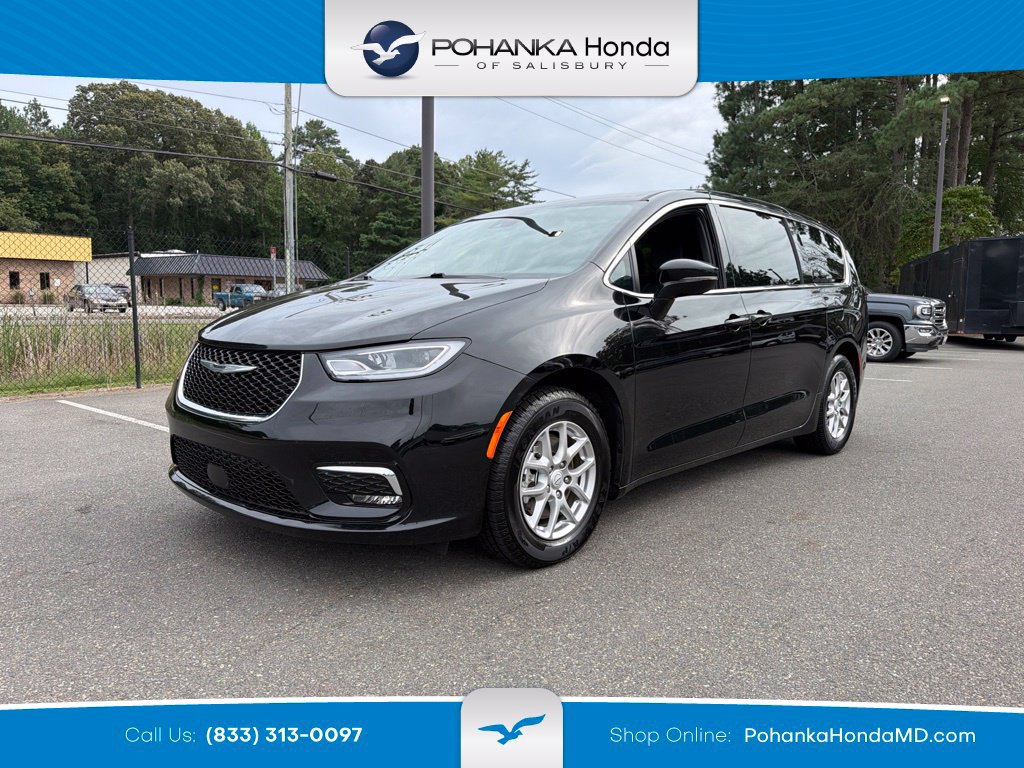Used 2025 Chrysler Pacifica Select FWD image 1