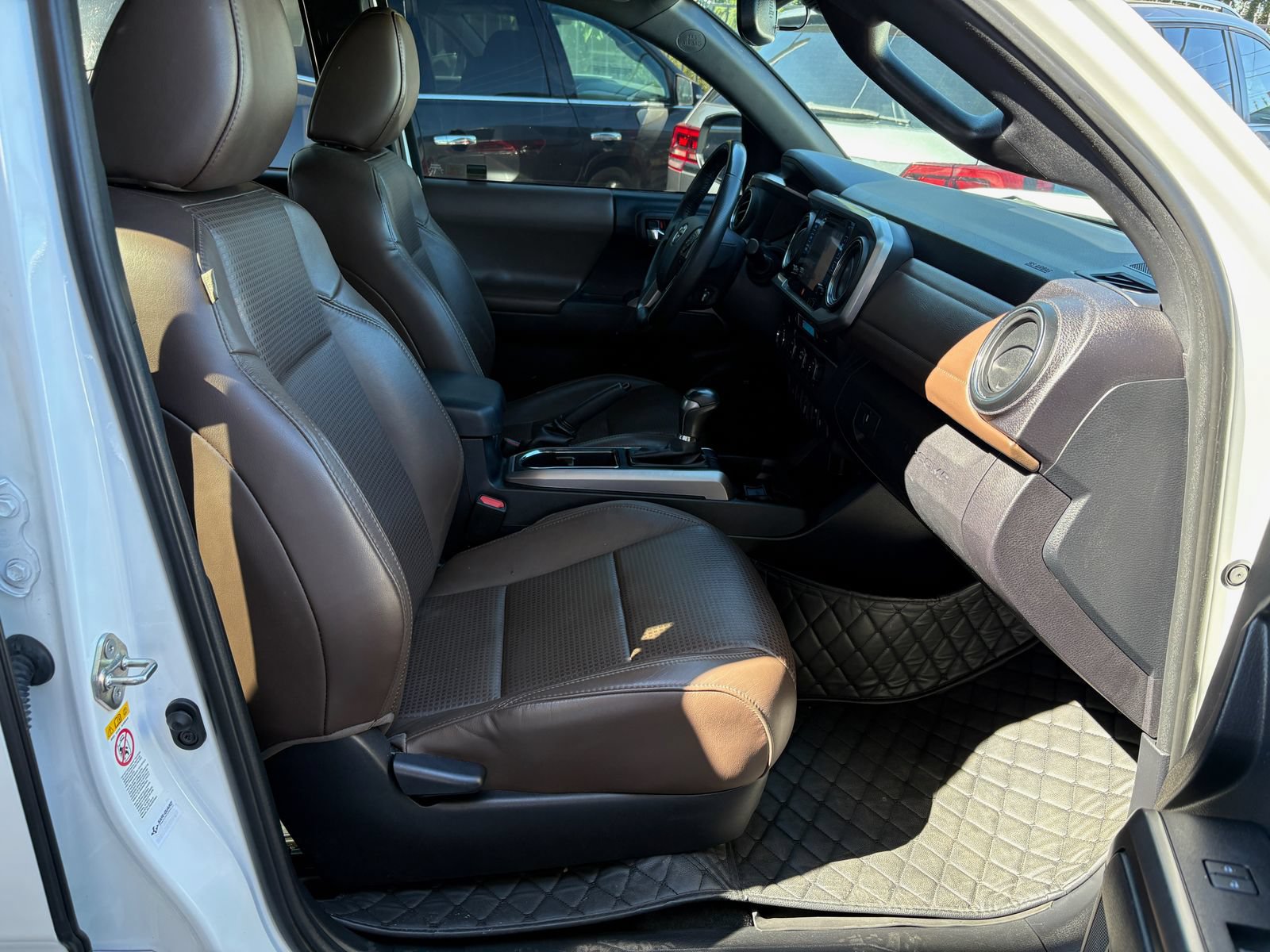 Used 2019 Toyota Tacoma Limited AWD/4WD image 26