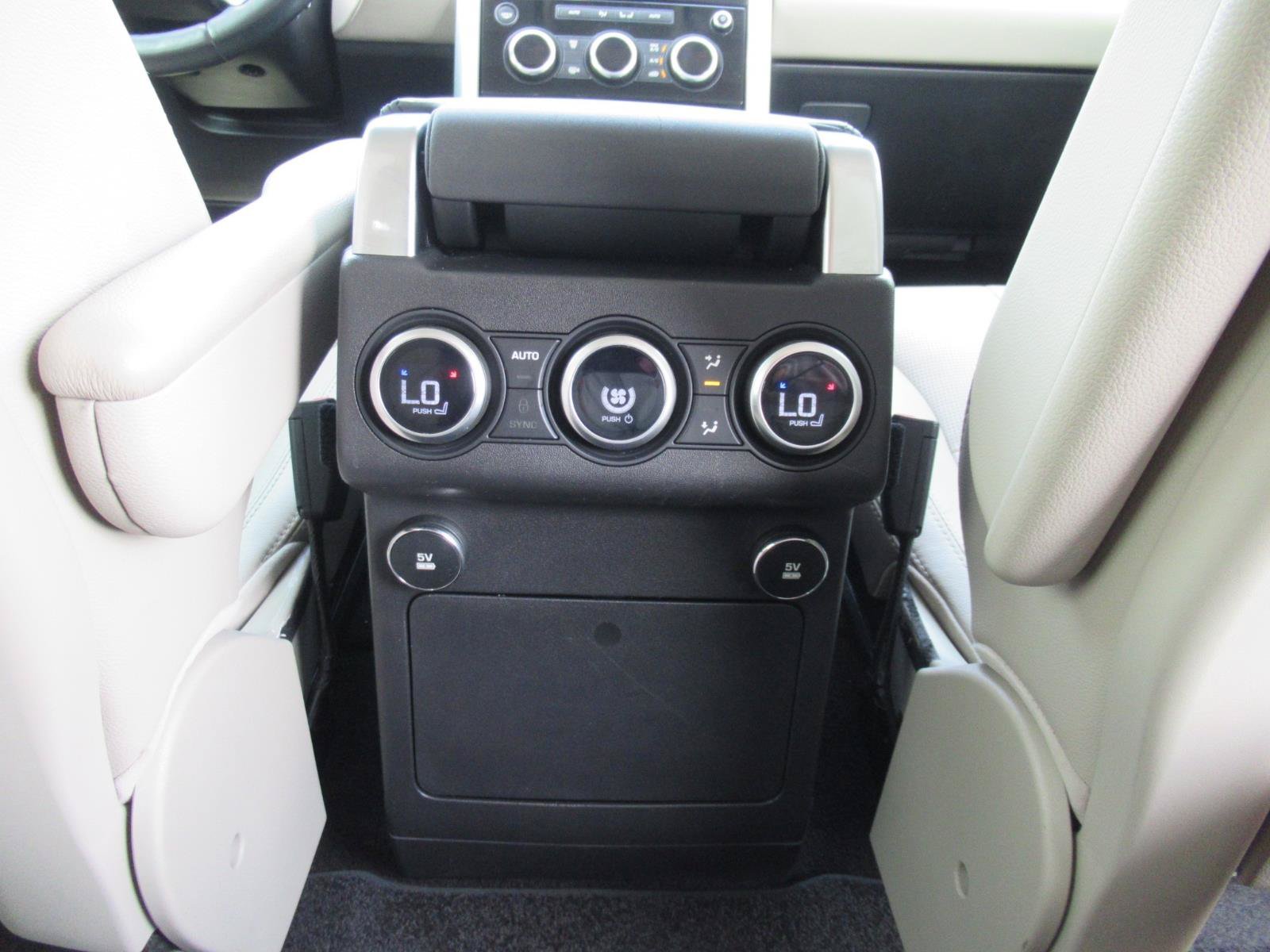 Used 2018 Land Rover Discovery HSE AWD/4WD image 35