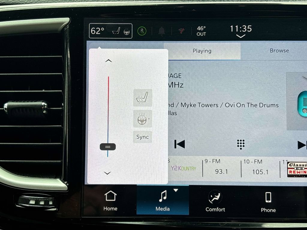 Used 2025 Chrysler Pacifica Select image 25