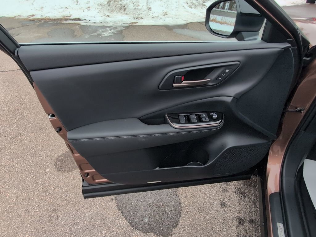 Certified 2025 Toyota Crown Signia w/ Advanced Technology Package image 15