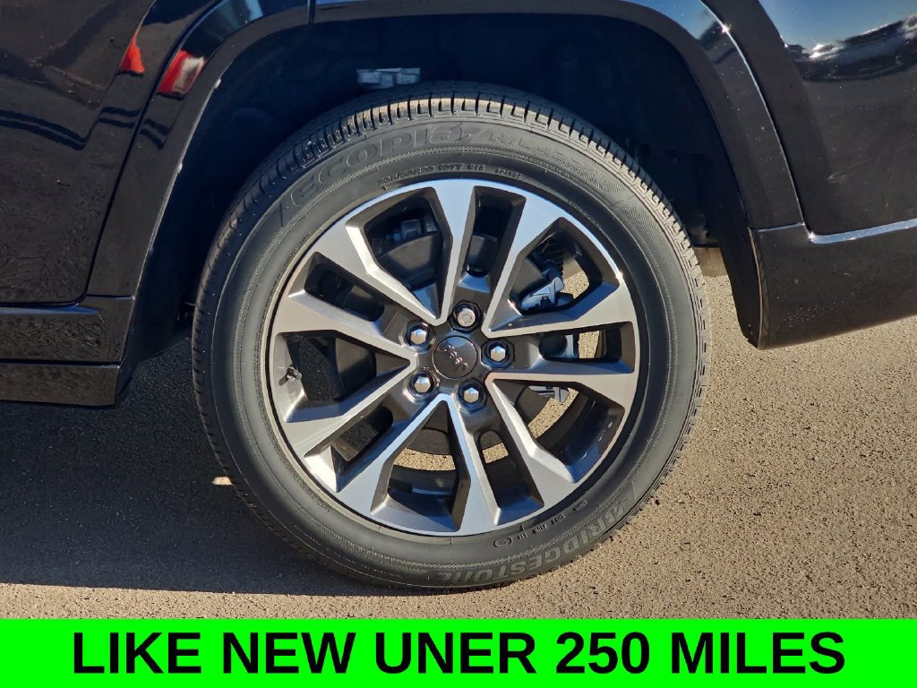 Used 2023 Jeep Grand Cherokee Overland w/ Luxury Tech Group IV AWD/4WD image 38
