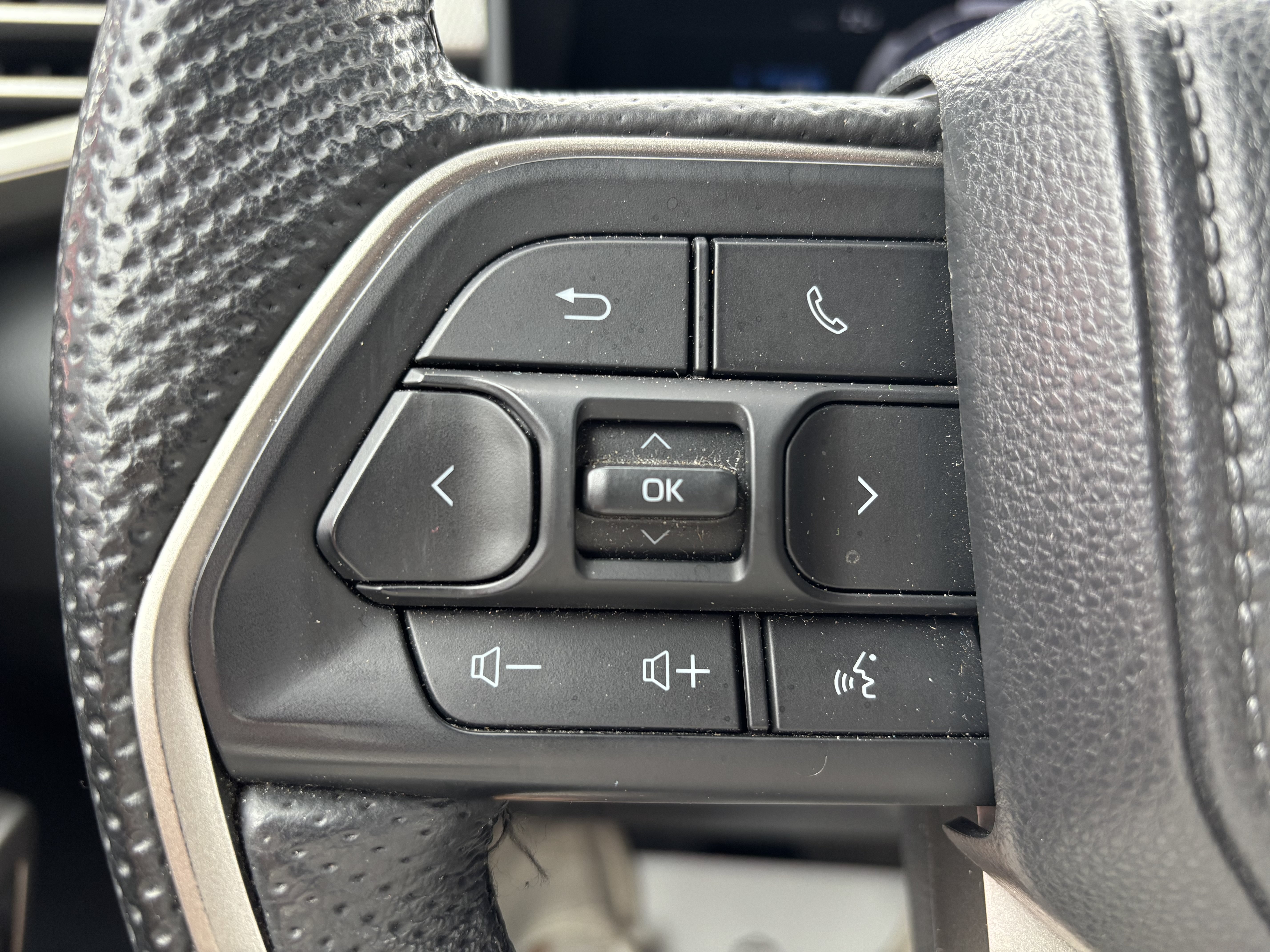Certified 2025 Toyota Tundra Limited AWD/4WD image 18
